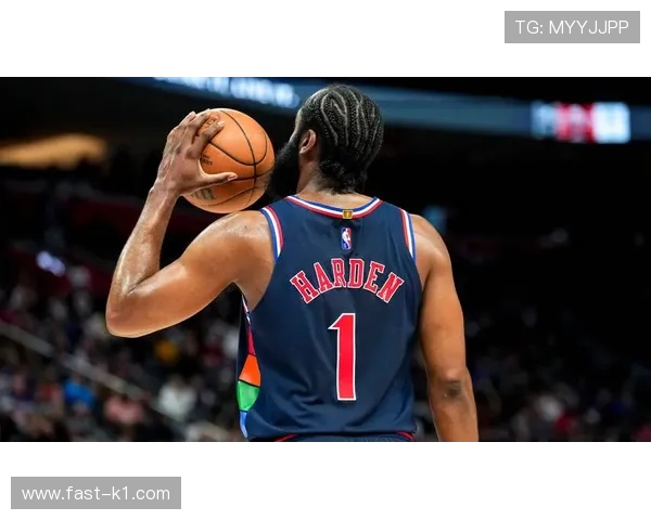 哈登这自律程度，凌晨四点健身房打卡跟闹着玩似的